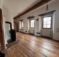 3-Zimmer-Wohnung mit historischem „Rittersaal