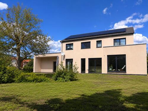 Foto - Modernes Einfamilienhaus mit parkähnlichem Grundstück