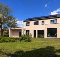 Modernes Einfamilienhaus mit parkähnlichem Grundstück - Teutschenthal