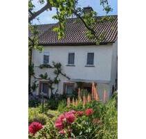 Charmantes Haus in ruhiger Lage mit Garten - Elfershausen