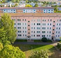 Genießen Sie die grüne Umgebung in dieser 2-Raum-Wohnung - Saalfeld (Saale)