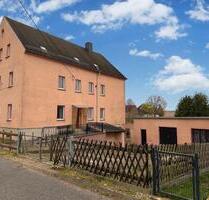 Freistehendes Haus mit Garagen, Einfahrt und Garten in Waldheim - Pasewalk