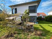 Foto - Freistehendes modernes Einfamilienhaus