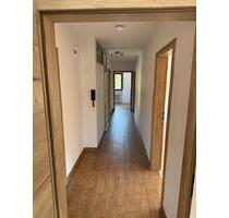Lichtdurchflutete 5-Zimmer-Wohnung mit Balkon & 2 Stellplätzen - Oberzent