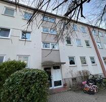 2,5 Zimmer-Wohnung mit Balkon und modernisiertem Tageslichtbad mit Dusche - Henstedt-Ulzburg