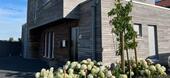 Foto - Modernes Einfamilienhaus mit Garten und Garage
