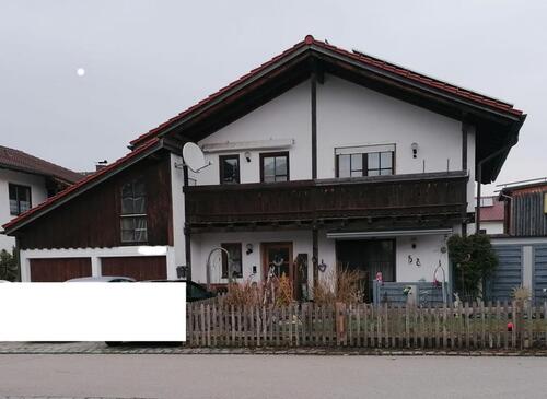 Foto - Vermiete 3 Zi.- Wohnung OG mit 2 Hobbyräumen mit Toilett. Garten