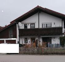 Vermiete 3 Zi.- Wohnung OG mit 2 Hobbyräumen mit Toilett. Garten - Trostberg