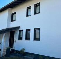 Gepflegtes 2- bis 3-Familienhaus mit 2 Garagen & Carport - Dörentrup