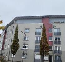 Sonnige Penthousewohnung mit Küche - 3 ZKB mit Terrasse, Keller und 2 x Stellplatz - Frankfurt am Main Nord-Ost