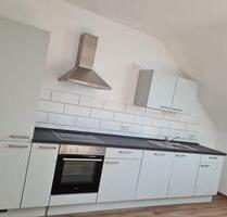 Neuwertige helle 3 Zimmer Dachgeschosswohnung mit großem Balkon - Mengkofen Neuwertige helle 3 Zimmer Dachgeschosswohnung mit großem Balkon - Mengkofen
