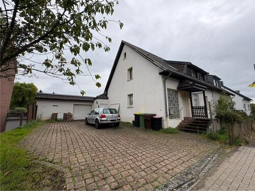 Foto - DHH auf großem Eigentumsgrundstück in Dormagen-Rheinfeld