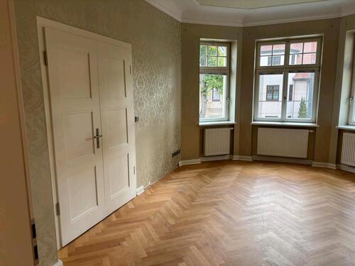 Foto - Lichtdurchflutete 4-Zimmer-Altbauwohnung mit Loggia & Kamin