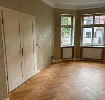 Lichtdurchflutete 4-Zimmer-Altbauwohnung mit Loggia & Kamin - Erfurt Daberstedt