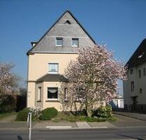 Renovierte Dachgeschosswohnung zwei Zimmer neue Einbauküche - Dortmund Huckarde