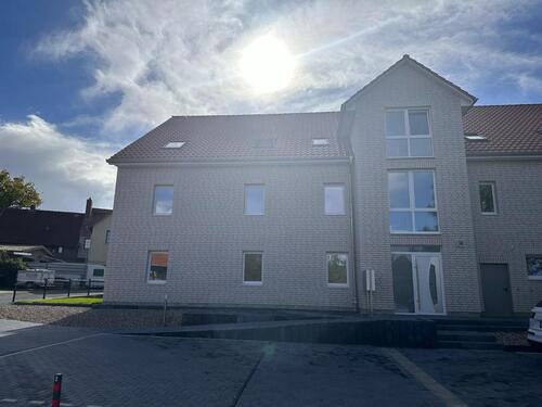 Foto - Moderne 2-Zimmer-Wohnung mit eigenem Gartenanteil und Parkplatz vor dem Haus