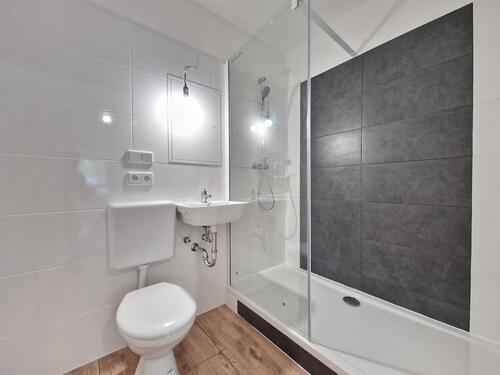 Foto - Walk-In-Dusche! Frisch renovierte 3-Zimmer-Wohnung im 2. OG! ** Ab 02-2026 **