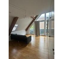 Lichtdurchflutete DG Galeriewohnung 1,5 Zimmer Köln WESTHOVEN
