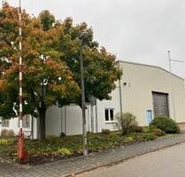 Hallenfläche mit Büros und Sozialräumen in Röttenbach zu vermieten!