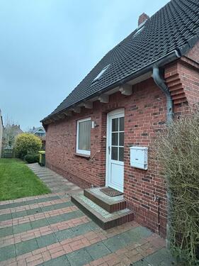 Foto - Anfragestopp +++ Zentral gelegene Doppelhaushälfte in Husum