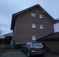 Renovierte 4-Zimmer-Wohnung mit Garage - zentral in Stuckenbrock - Schloß Holte-Stukenbrock