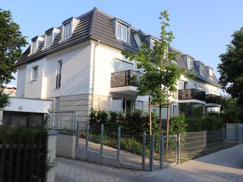 Foto - Exklusive, neuwertige 2-Zimmer-Wohnung mit Balkon in Parknähe und U-BahnTram-Anschluss, befristet