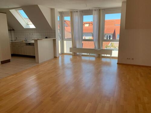 Foto - Helle 2-Zi-DG-Whg mit schöner Dachterrasse