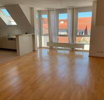 Helle 2-Zi-DG-Whg mit schöner Dachterrasse - Bensheim