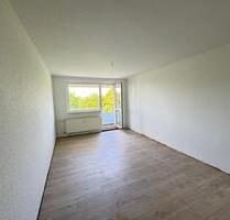 SCHÖNE FRISCH SANIERTE 2 RAUM WOHNUNG MIT BALKON IN NEUBRANDENBURG ZU VERMIETEN