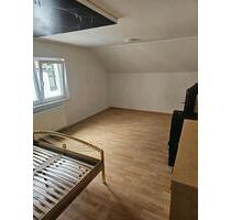 Dachwohnung - 700,00&nbsp;EUR Kaltmiete, ca.&nbsp; 70,00&nbsp;m&sup2; in Kümmersbruck (PLZ: 92245)