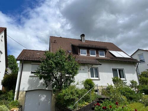 Foto - Kernsanierte 4,5-Zimmer Wohnung mit Balkon, Garten und Garage