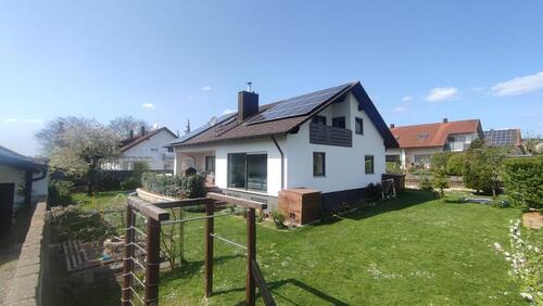 Foto - Stilvolles Einfamilienhaus mit großzügigem Garten