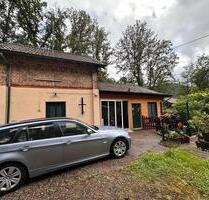 Einfamilienhaus mit Nebengebäuden - Quierschied