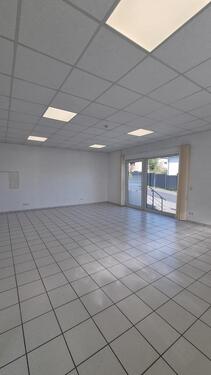 Foto - Frisch renovierte, helle Gewerbefläche zu vermieten