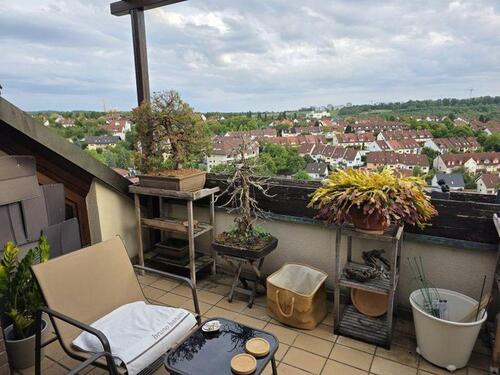 Foto - Sehr schöne, helle 4 Zi-DG Whg mit großer Loggia und Garage, in ruhiger Südlage von WÜ-Lengfeld