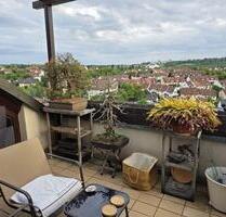 Sehr schöne, helle 4 Zi-DG Whg mit großer Loggia und Garage, in ruhiger Südlage von WÜ-Lengfeld - Würzburg