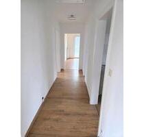 Sanierte 3 Zimmer Wohnung im Obergeschoss mit Balkon und Garten - Jelmstorf