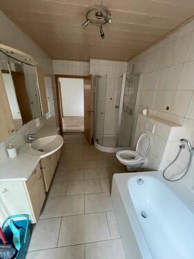 Foto - geräumige 3 Zimmer, Küche, Bad Wohnung mit Stellplatz