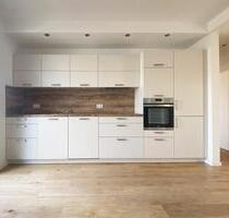 Helle 4-Zimmer-Erdgeschosswohnung mit Terrasse, Kamin & Einbauküche in Naunhof