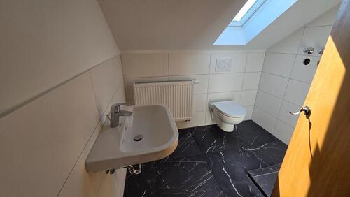 Foto - 2-Zimmer Dachgeschosswohnung in Königstädten (65428)