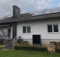 Haus bei Bamberg: Bungalow mit PV, WP, XXL-Garten & Zuschuss - Breitengüßbach