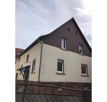 Zu verkaufen ist eine zwei Familien Haus in 61130Nidderau