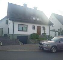 Zweifamilienhaus mit großem Anbau in Warstein