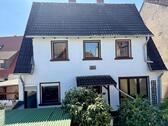 Foto - Freistehendes Einfamilienhaus in Schwanheim mit Garten