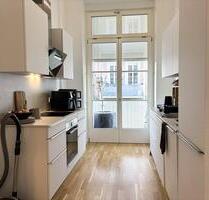 Großzügige 2 Zi. Wohnung mit hohen Decken, Einbauküche, TG-Stellplatz und Balkon - Villingen-Schwenningen Kopsbühl