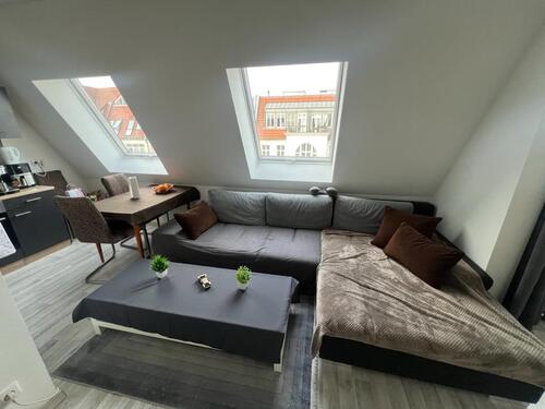 Foto - Helle 2-Zimmer Dachgeschosswohnung (ca. 36 m²) – ab April
