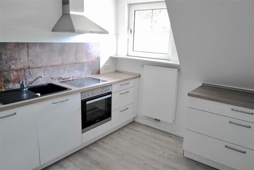 Foto - 3 Zi. Obergeschoss Wo. mit Kachelofen, Gäste WC, Gartenanteil, Abstellraum im EG, PKW Stellplatz