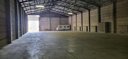 Foto - Stellplatz in Lagerhalle für Wohnwagen, Wohnmobile, Anhänger
