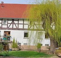 Bauernhaus, Hofstelle, Weide- Ackerflächen - Felsberg