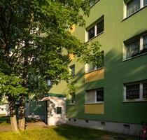 Helle 2-Zimmer-Wohnung mit Einbauküche und großem sonnigen Balkon - Halle (Saale) Nietleben